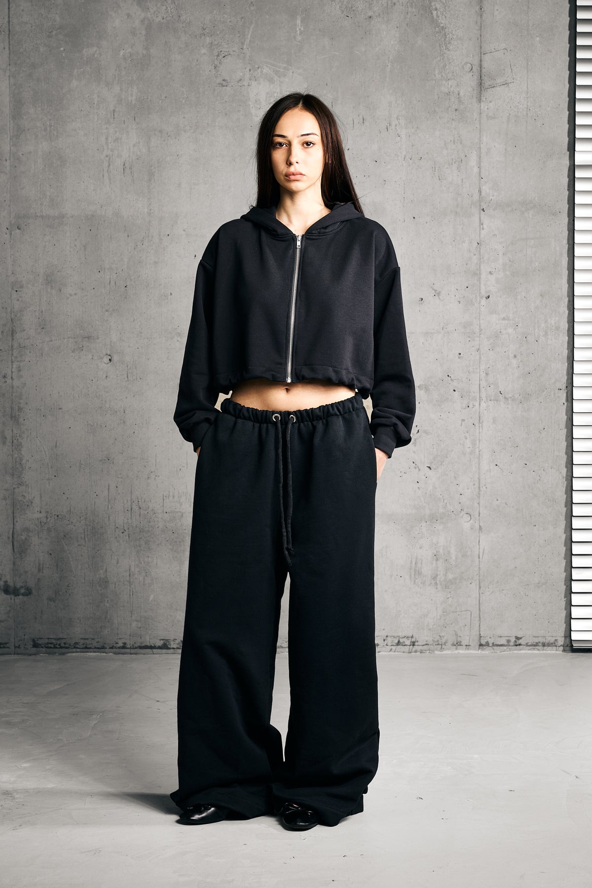 FORM SWEATPANTS — BLACK