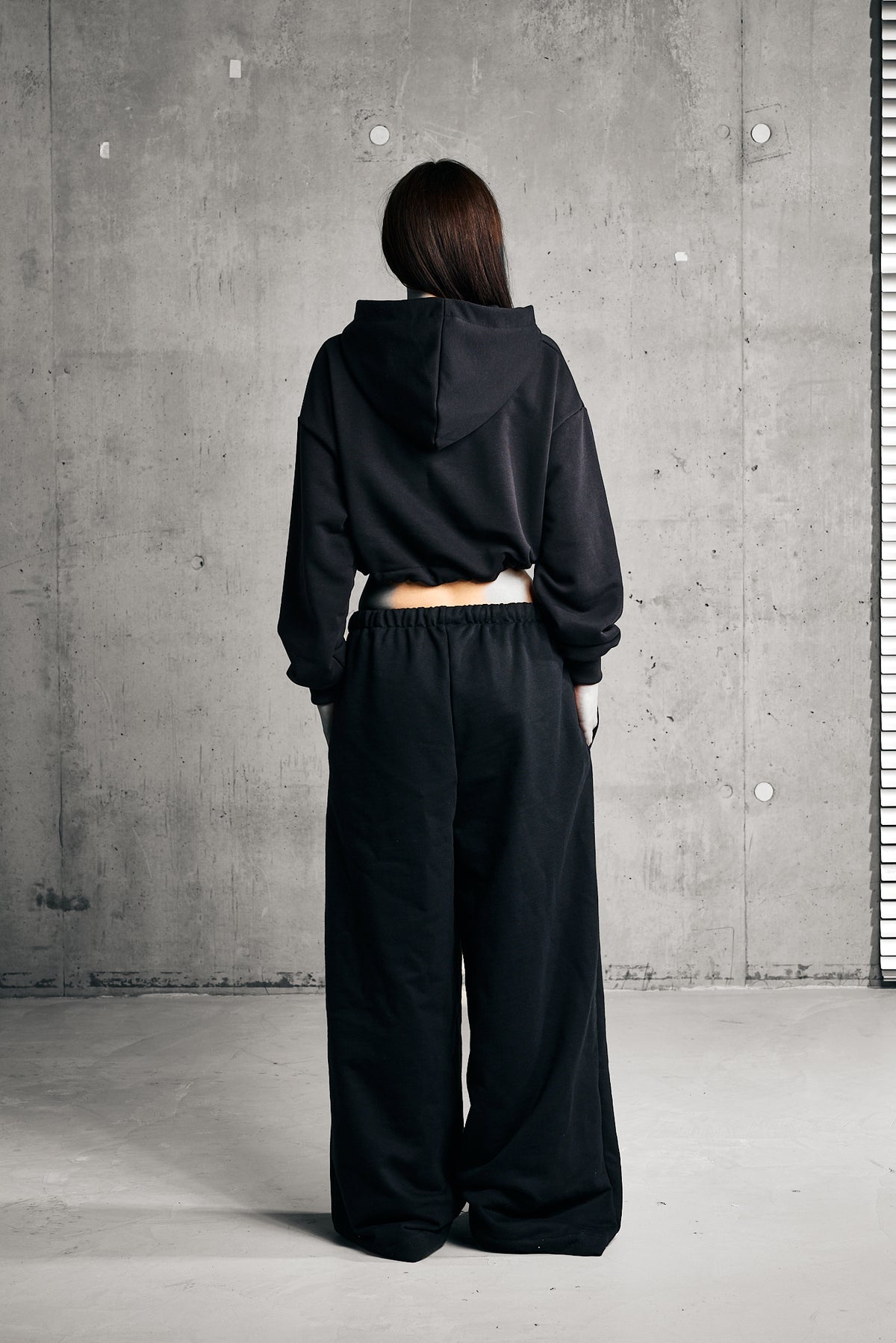 FORM SWEATPANTS — BLACK