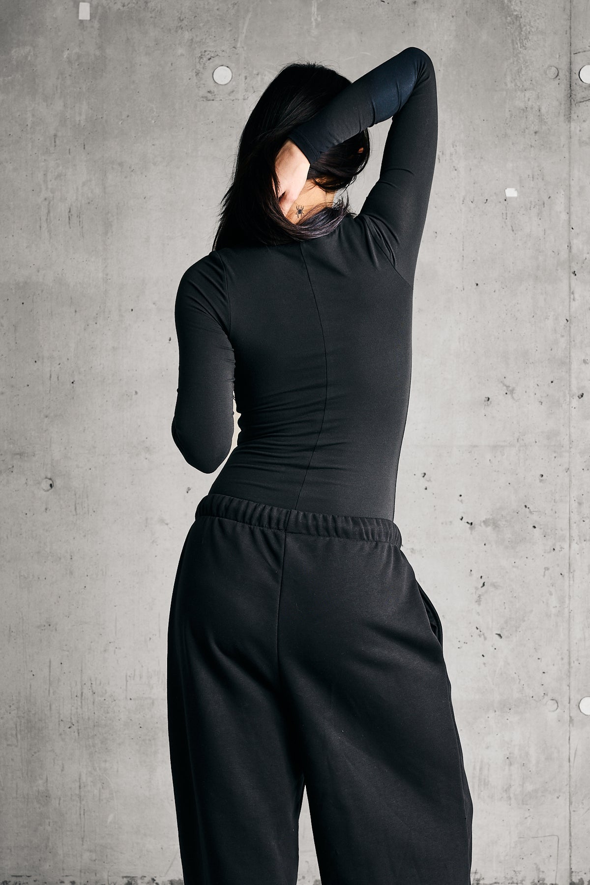 SOFT LONGSLEEVE BODY — BLACK