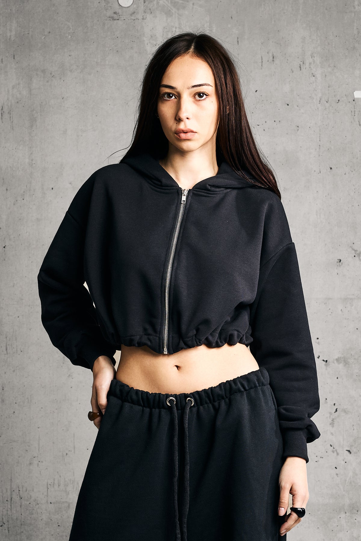FORM ZIP — BLACK