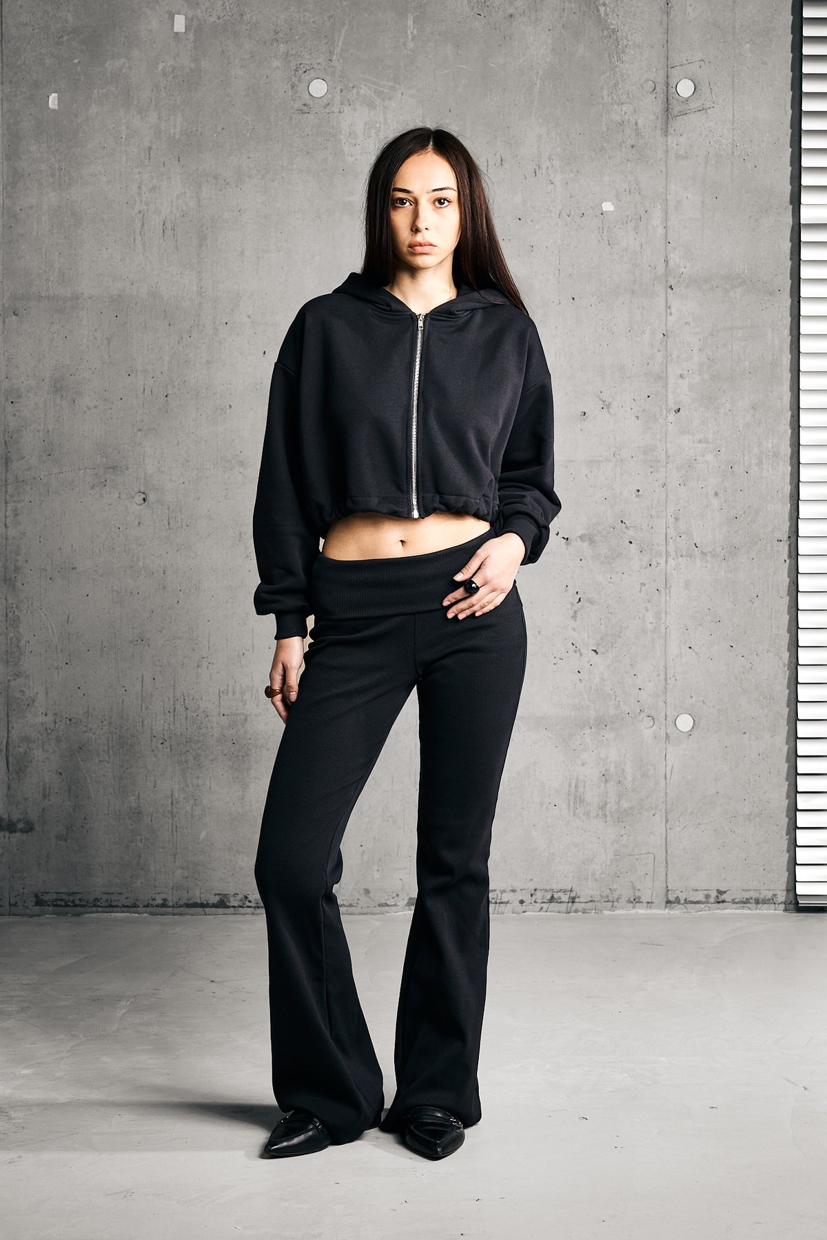 FORM FLARES — BLACK
