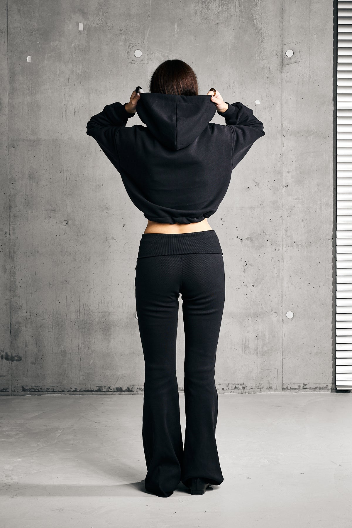 FORM FLARES — BLACK