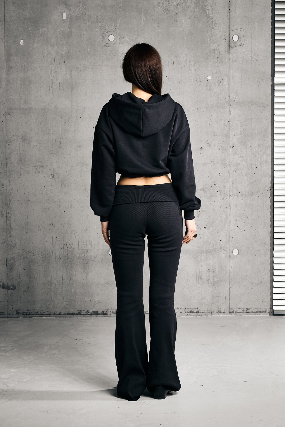 FORM FLARES — BLACK
